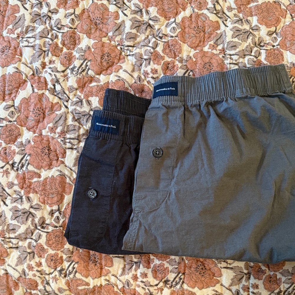 Ladies lounge boxers in dark grey and dark sage sz. m